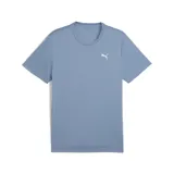 Remera deportiva Puma TAD ESS Poly color celeste con logo blanco estampado en el pecho.