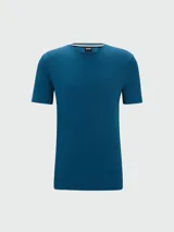 Camiseta color tostado de corte clásico con cuello redondo y logo bordado en el pecho.