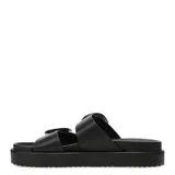Sandalias negras con plataforma, tiras anchas y hebillas grandes plateadas.