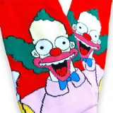 Medias rojas con diseño de Krusty el payaso de Los Simpsons, con detalles en verde, blanco, celeste y amarillo.