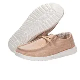 Mocasines Hey Dude modelo Wendy color rosa con suela blanca.