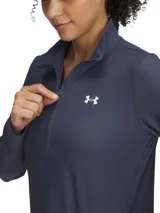 Buzo deportivo Under Armour para mujer, modelo Tech Rib 1/2 Zip. Color azul con textura acanalada y logo blanco en el pecho.