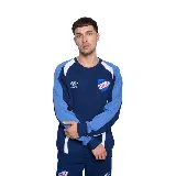Buzo azul marino de algodón con recortes en blanco y celeste en mangas y hombros. Logo de Umbro bordado en blanco y escudo del Club Nacional de Football estampado en el pecho.