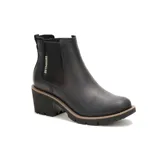 Botín Chelsea de cuero negro con elástico lateral, suela de goma con plataforma y taco cuadrado.