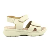 Sandalias color crema con plataforma baja, tiras anchas con ajuste de velcro y plantilla texturizada.
