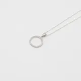 Conjunto de plata 925 con dije circular con circonias y cadena veneciana.