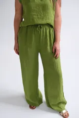 Pantalón palazzo color verde pistacho, confeccionado en lino italiano 100%, con cintura elastizada.