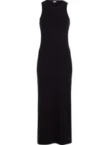 Vestido midi negro de corte ajustado, sin mangas y cuello redondo. Tejido de viscosa acanalada con espalda deportiva y logo de Tommy Hilfiger bordado en el bajo.