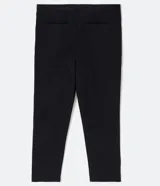 Pantalón de vestir negro, de corte slim cropped, con cintura elástica, cierre con cremallera y bolsillos laterales.