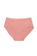 Bombacha clásica color durazno con cintura alta y cobertura total. Presenta un pequeño bordado de dos corazones entrelazados en el lateral.