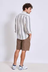 Bermuda de hombre color azul marino.