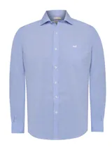 Camisa de vestir celeste con diseño a cuadros finos, de corte regular y manga larga.