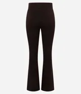 Pantalón flare azul de microfibra, con cintura ancha y sin estampado.