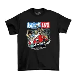 Remera negra de algodón con estampado del logo de la banda Blink 182 y una camioneta con los integrantes de la banda.