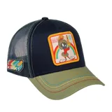 Gorro Capslab unisex con visera curva, paneles frontales azul marino y paneles traseros de rejilla verde. Presenta un parche bordado con la imagen de Marvin el Marciano sobre un arcoíris.