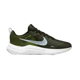 Championes Nike Downshifter 12 para hombre, color negro con detalles en rojo y suela blanca.