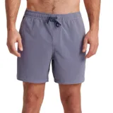 Short de baño celeste con cintura elástica ajustable con cordón.