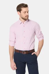 Camisa celeste a rayas verticales, de manga larga con opción de enrollar, corte slim fit, con bolsillo en el pecho y confeccionada en algodón.