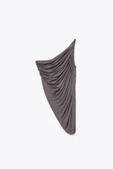 Body gris de un solo hombro con drapeado lateral.