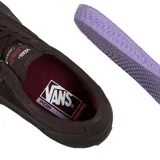 Championes Vans Skate Curren Caples color marrón con detalles en negro y rojo.