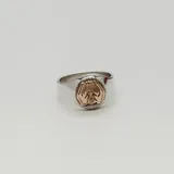 Anillo ajustable de plata 925 con aplique de oro 9k con el símbolo de psicomotricista.