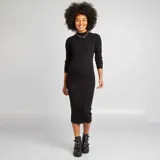 Vestido largo negro de maternidad, ajustado al cuerpo, con manga larga y diseño de punto.