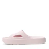 Chanclas de mujer Puma modelo Shibui Cat, color rosa pálido, con diseño de una sola tira ancha y plataforma gruesa. Presentan un logo Puma grabado sutilmente en la tira.