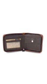 Billetera negra de símil cuero con cierre perimetral, bolsillo interior para monedas, tarjetero interior, división para billetes y bolsillo con cierre.