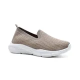 Zapato casual Korium Confort Lucy, color negro con textura brillante, sin cordones y suela blanca.