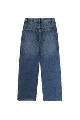 Jean de tiro alto color azul oscuro, corte loose con pernera ancha. Diseño clásico de cinco bolsillos con cierre de cremallera y botón metálico.