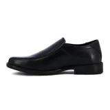 Zapato de vestir negro, sin cordones, de cuero sintético, con elástico en los laterales y suela de goma.