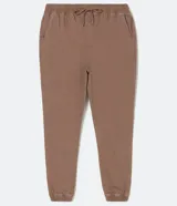 Pantalón jogger color marrón claro, con cintura elástica, cordón de ajuste y bolsillos laterales.