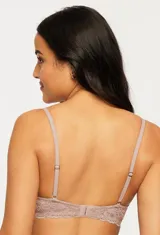 Soutien con aro, de encaje floral y micro tul color verde. Breteles fijos con largo regulable.