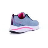 Championes deportivos Hi-Tec Skye, color celeste con detalles en rosa y negro, confeccionados en malla transpirable con suela de goma.