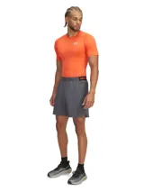 Short deportivo Under Armour Vanish Woven de hombre, color celeste con calza interior negra y logo estampado en la pierna izquierda.