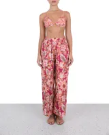 Pantalón palazzo con cintura elastizada y estampado floral en tonos fucsia, naranja y marrón.
