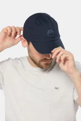 Gorro de béisbol azul marino de lona con parche circular con logo en el frente.