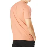 Remera color salmón con estampa rectangular en el frente con una imagen de palmeras y texto en la parte inferior.