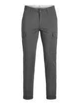 Pantalón cargo gris oscuro, corte slim fit, con puños elastizados, tiro medio, cierre con cremallera y múltiples bolsillos.