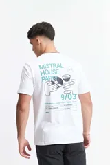 Remera blanca de algodón con estampado en el frente con la leyenda "Mistral House Party".