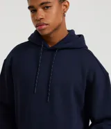 Hoodie masculino de algodón con felpa, color azul marino, de corte relaxed, con capucha ajustable, bolsillo canguro y manga larga.