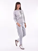 Remera blanca de manga larga con cuello redondo y estampado frontal con la frase "All my love darling" en color celeste.