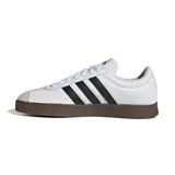 Championes Adidas VL Court Base, color blanco con detalles en negro y suela marrón.