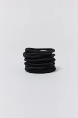 Pack de 20 gomitas de pelo finas, elásticas y color negro.