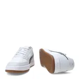 Championes Puma Caven 2.0 blancos con detalles en negro y dorado, con cordones y logo de la marca en el lateral.