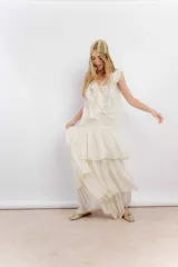 Pollera larga marrón de lino con capas.