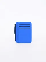 Billetera de diseño compacto color azul, con múltiples compartimientos para tarjetas y cierre con cremallera.