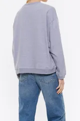 Sudadera corta negra de algodón con cuello redondo y mangas largas. Estampado frontal con el logo de la marca Bimba y Lola en color dorado.