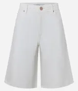 Bermuda jorts de sarga color blanco, con trabillas en la cintura, cierre por cremallera y cinco bolsillos.