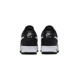 Zapatillas Nike Air Force 1 07 blancas con detalles en rojo, incluyendo el logo Swoosh, la suela y el logo "Air" en el lateral.